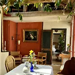 Atelier D Artiste En Plein Coeur Du Marais