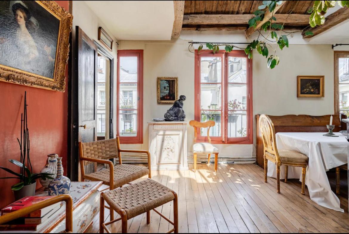 Apartment Atelier D Artiste En Plein Coeur Du Marais Paris